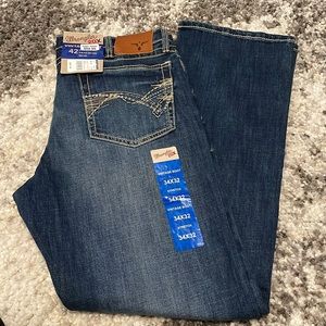 Men’s Wrangler Boot Cut Medium Wash Jeans